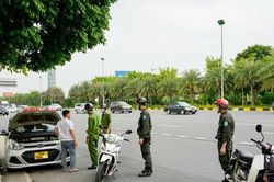 Một tài xế taxi tấn công nhân viên an ninh hàng không sân bay Nội Bài