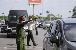 Nhân viên an ninh hàng không Nội Bài bị lái xe taxi hành hung