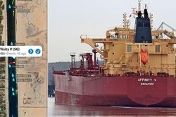 Tàu dầu mất lái chắn ngang kênh đào Suez