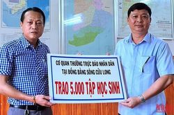 Cùng Báo Nhân Dân tiếp sức đến trường vùng sông nước Cà Mau