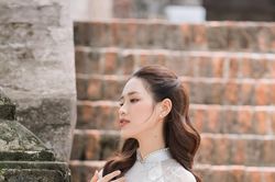 Hoa hậu Đỗ Thị Hà đẹp thuần khiết với áo dài trắng