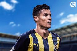 Ronaldo bị đội bóng châu Âu 'lật kèo' giờ chót, đành ở lại MU