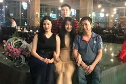Á hậu Phương Nhi khoe ảnh gia đình, mọi ánh nhìn đều đổ dồn về visual mẹ nàng Hậu