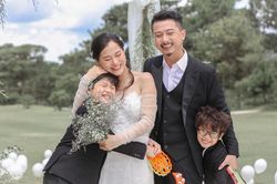 Hứa Minh Đạt chúc mừng sinh nhật bà xã Lâm Vỹ Dạ nhưng nó lạ lắm!