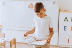 Chi phí sống đắt đỏ, trẻ em Anh không có sách đọc tại nhà