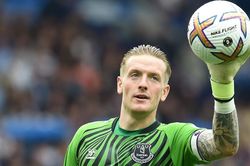 Pickford tỏa sáng, Liverpool buộc phải chia điểm với Everton