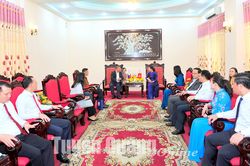 Đồng chí Lê Thị Kim Dung, Phó Bí thư Thường trực Tỉnh ủy, Chủ tịch HĐND tỉnh tiếp Đại sứ đặc mệnh toàn quyền Cộng hòa Philippines tại Việt Nam