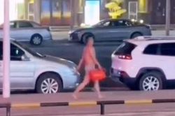 Cãi nhau với bạn gái, người đàn ông làm điều lạ lùng giữa phố