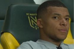 Phản ứng của Mbappe khi bị thay ra từ phút 63