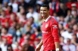 Bóng đá hôm nay 4/9: Fenerbahce mời gọi Ronaldo, Man City được dự đoán vô địch C1