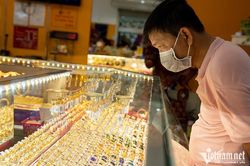 Bỏ vàng chơi chứng khoán, ôm mộng giàu to thành ôm hận