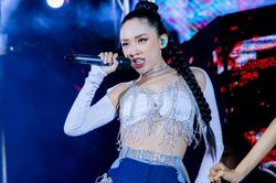Đây đích thị là ca khúc 'bất ổn' nhất của Tóc Tiên: Đi diễn hết nuốt bông giấy đến nuốt tóc đều có đủ?