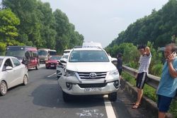 5 ô tô bất ngờ tông liên hoàn trên cao tốc Pháp Vân, ùn tắc cục bộ theo hướng về Hà Nội