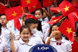 Rộn ràng khai giảng năm học mới tại Trường Tiểu học Nghĩa Đô, Cầu Giấy