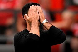 Arteta tức giận với VAR, khẳng định Arsenal vẫn chơi hay hơn MU