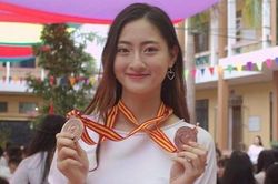 Sao Việt: Lương Thùy Linh thanh lịch trong tà áo dài trắng, Đình Tú bên 'vợ mới, vợ cũ'