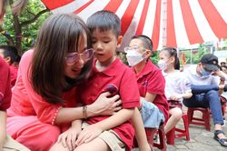 Muôn kiểu tâm trạng học sinh trong ngày toàn dân đưa trẻ đến trường