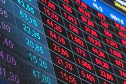Cổ phiếu thép kéo trần, VN Index mất điểm vì cổ phiếu nhà băng