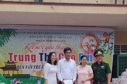 650 suất quà tặng học sinh dân tộc Pa Cô, Vân Kiều nhân dịp năm học mới