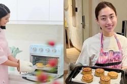 Các nàng hậu đọ tài khéo léo với bánh Trung Thu: Lương Thùy Linh hay Ngọc Hân đỉnh hơn?