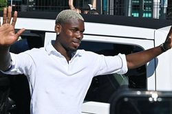 Paul Pogba nhận tin sét đánh sau khi rời MU