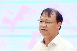 Bộ Công Thương chỉ phạt tiền, chưa rút giấy phép 5 doanh nghiệp đầu mối xăng dầu