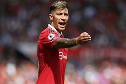 Lisandro Martinez không dính chấn thương, MU thở phào