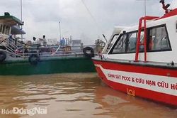 Kịp thời dập tắt vụ cháy tàu chở xăng trên sông Đồng Nai