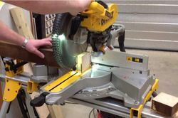 Chính thức thu hồi sản phẩm máy cưa góc chuyên dụng DeWALT tại thị trường Việt Nam