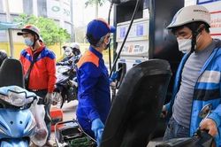 Thêm 5 doanh nghiệp đầu mối xăng dầu bị tước giấy phép kinh doanh, nguồn cung có bị nghẽn?