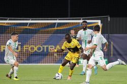 Quang Hải không ra sân, báo Pháp khen Pau FC có hy vọng