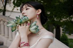 Triệu Lộ Tư lên hotsreach với tạo hình váy đỏ trong 'Vụng Trộm Không Thể Giấu'