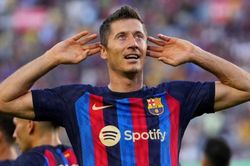Chi tiết cực lạ trong hợp đồng của Lewandowski với Barca