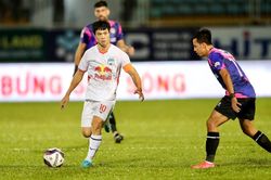 Thắng Sài Gòn FC trên chấm 11 m, HAGL hẹn Hà Nội FC ở bán kết