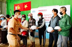 Nỗ lực tuyên truyền, nâng cao ý thức của người tham gia giao thông
