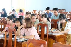 Cát Tiên: Bồi dưỡng lý luận chính trị cho 40 đảng viên mới
