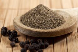 Giá tiêu nội địa và xuất khẩu đồng loạt giảm trong tháng 8