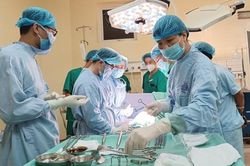 Mổ cấp cứu bắt con cho sản phụ ung thư giai đoạn 4