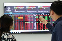 Chứng khoán ngày mai sẽ thế nào sau phiên 'bão lửa'?