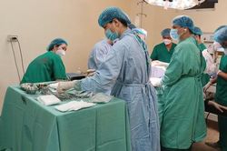 Nghẹt thở ca cấp cứu '2 trong 1' giữa đêm vừa mổ bắt con vừa phẫu thuật điều trị ung thư cho thai phụ 31 tuần tuổi