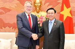 Chủ tịch Quốc hội tiếp lãnh đạo Ủy ban Thương mại quốc tế Nghị viện châu Âu