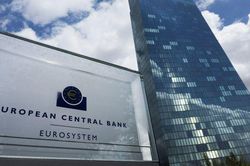 ECB tăng cao kỷ lục lãi suất cơ bản để ứng phó với lạm phát