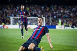 Lewandowski nổ hat-trick, Barcelona đại thắng '5 sao'