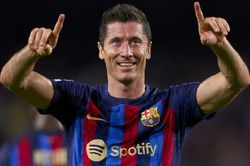 Lewandowski vượt Benzema ở Cúp C1, Xavi chốt câu chắc nịch