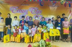 Công ty Thủy điện Bản Vẽ mang Trung thu yêu thương đến với các em nhỏ tại Thanh Chương