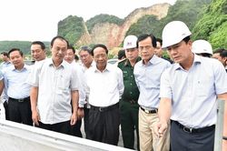 Phó Thủ tướng Lê Văn Thành kiểm tra tuyến cao tốc Mai Sơn-Quốc lộ 45