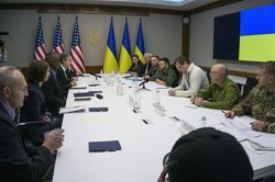 Ngoại trưởng Mỹ Blinken bất ngờ thăm thủ đô Kiev của Ukraine
