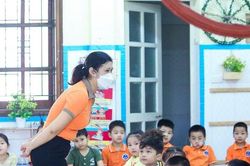 Bốc thăm may rủi giành suất học cho trẻ - lỗi quy hoạch của người lớn