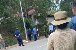 Điều tra vụ thi thể người đàn ông đang phân hủy, cuốn trong tấm bạt