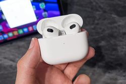 Tính năng mới giúp phát hiện AirPods giả